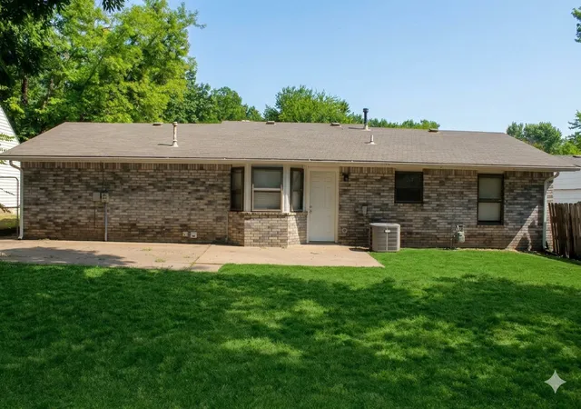 Photo 10 of Sale Pending at 201 W Waco St, Broken Arrow, OK 74011 | MLS# 2629150 | Listing updated on 2026-08-31