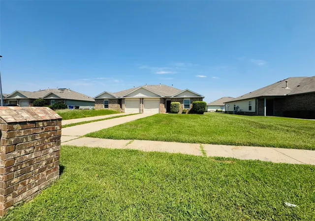 Photo 3 of Sale Pending at 3504 E Gillette St, Broken Arrow, OK 74014 | MLS# 2629098 | Listing updated on 2026-09-14