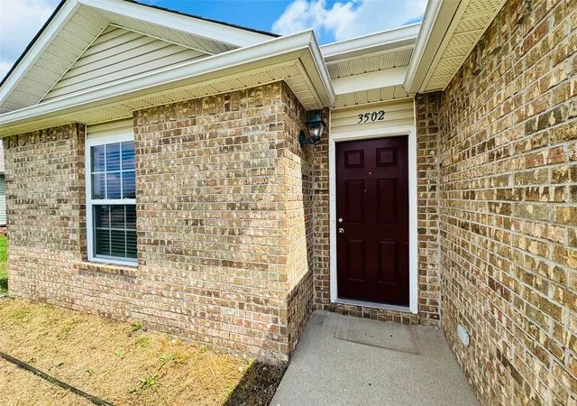 Photo 3 of Sale Pending at 3504 E Gillette St, Broken Arrow, OK 74014 | MLS# 2629098 | Listing updated on 2026-09-14
