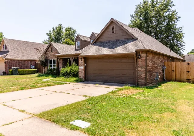 Photo 3 of Sale Pending at 11512 E 102nd Street N, Owasso, OK 74055 | MLS# 2629216 | Listing updated on 2026-09-11