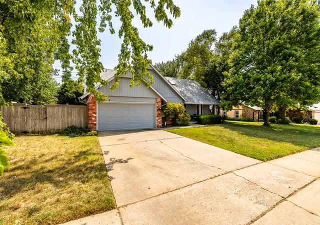 Photo 3 of Single family home for sale at 2513 E Reno St, Broken Arrow, OK 74014 | MLS# 2629134 | Listing updated on 2026-10-05
