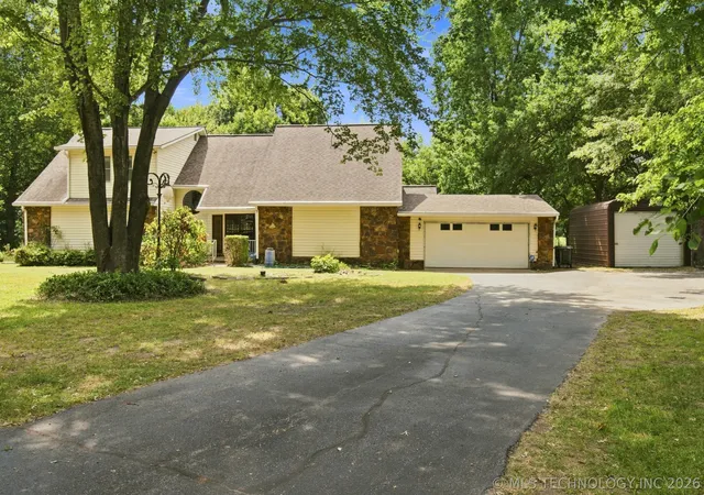 Photo 3 of Sale Pending at 19460 E 115th Street S, Broken Arrow, OK 74014 | MLS# 2629140 | Listing updated on 2026-09-08