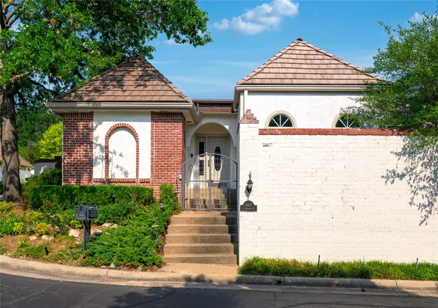 Photo 2 of Single family home for sale at 4807 S Yorktown Ct, Tulsa, OK 74105 | MLS# 2629224 | Listing updated on 2026-09-02