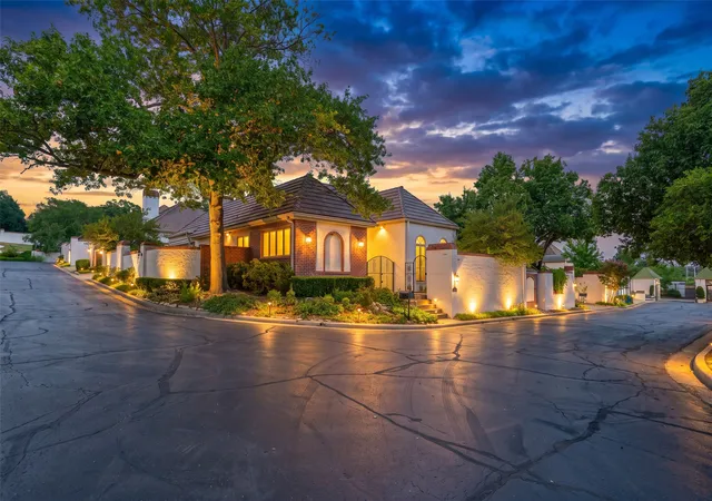 Photo 3 of Single family home for sale at 4807 S Yorktown Ct, Tulsa, OK 74105 | MLS# 2629224 | Listing updated on 2026-09-02