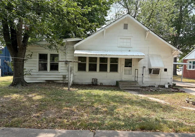 Photo 3 of Single family home for sale at 214 S Main St, Afton, OK 74331 | MLS# 2629315 | Listing updated on 2026-09-08