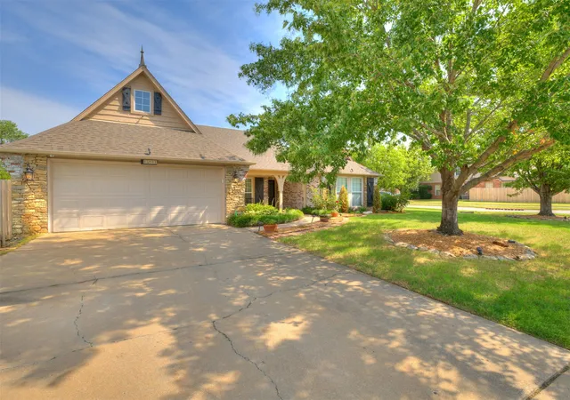 Photo 2 of Sale Pending at 14011 E 87th Place N, Owasso, OK 74055 | MLS# 2629254 | Listing updated on 2026-09-08