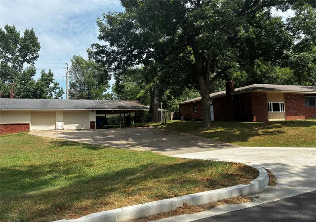 Photo 3 of Sale Pending at 1913 White Ave, Tahlequah, OK 74464 | MLS# 2629344 | Listing updated on 2026-09-08