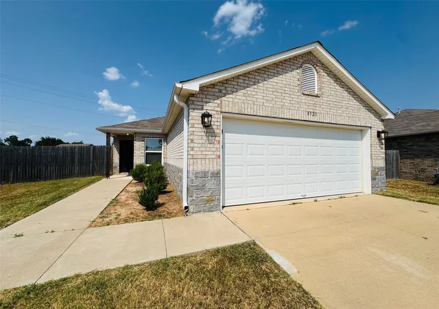 Photo 1 of Single family home for sale at 8721 E 161st Place S, Bixby, OK 74008 | MLS# 2629343 | Listing updated on 2026-09-10