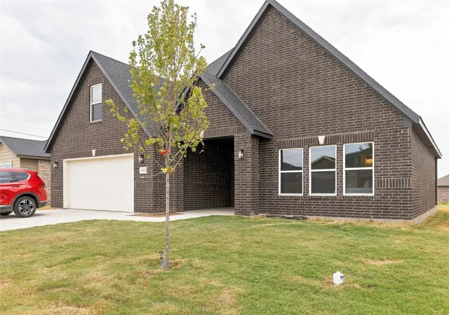 Photo 2 of Single family home for sale at 1912 Topaz Rd, Pryor, OK 74361 | MLS# 2629385 | Listing updated on 2026-09-25