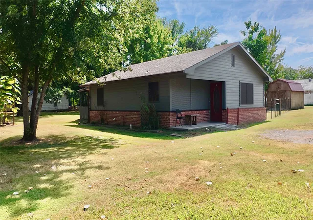 Photo 2 of Single family home for sale at 200 W Creek Ave, Checotah, OK 74426 | MLS# 2629422 | Listing updated on 2026-09-09