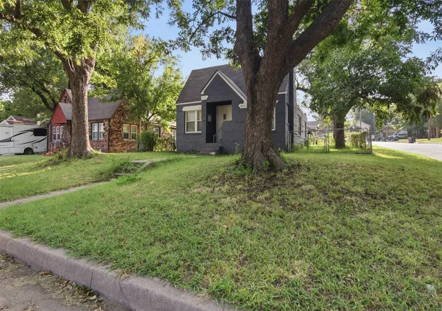 Photo 2 of Sale Pending at 903 N Columbia Pl, Tulsa, OK 74110 | MLS# 2629260 | Listing updated on 2026-09-09