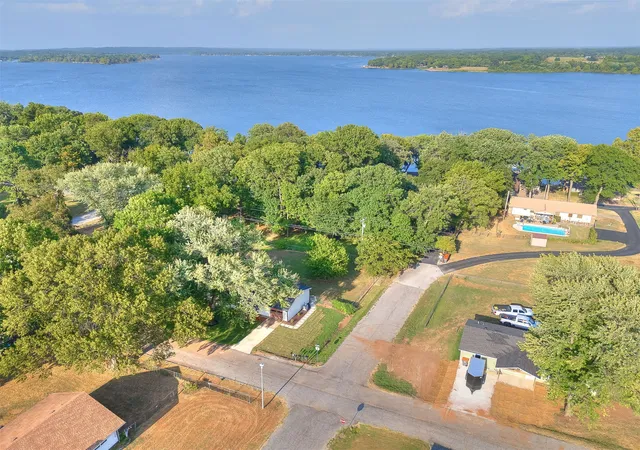 Photo 3 of Single family home for sale at 10401 Wolf Crk Dr, Grove, OK 74344 | MLS# 2629439 | Listing updated on 2026-09-04