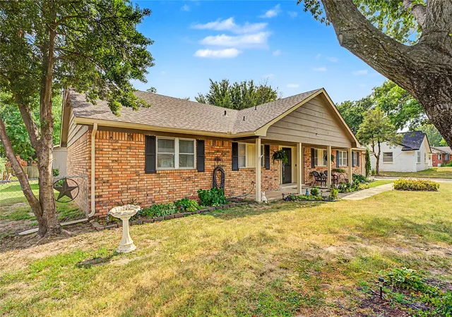 Photo 2 of Sale Pending at 701 W S Park Blvd, Broken Arrow, OK 74011 | MLS# 2629443 | Listing updated on 2026-08-31