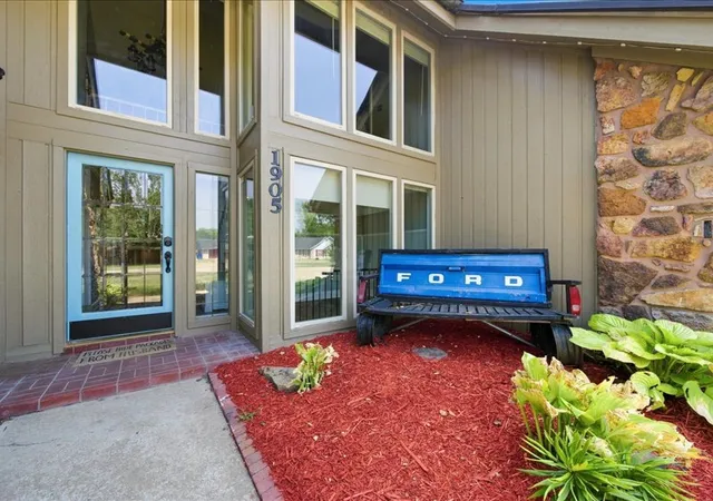 Photo 3 of Single family home for sale at 1905 Dunsinane Ct, Miami, OK 74354 | MLS# 2628818 | Listing updated on 2026-10-01