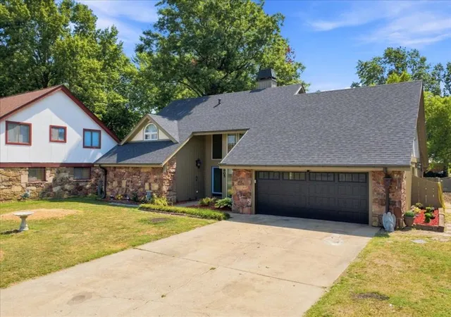 Photo 3 of Single family home for sale at 1905 Dunsinane Ct, Miami, OK 74354 | MLS# 2628818 | Listing updated on 2026-10-01