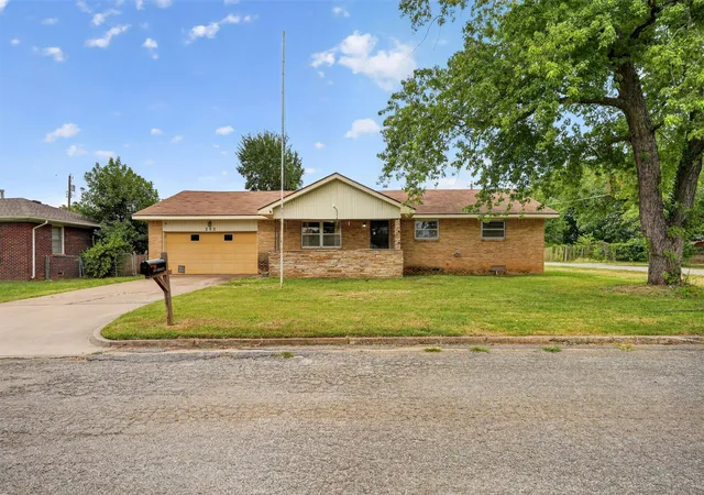 Photo 1 of Single family home for sale at 202 Bradley Pl, Bartlesville, OK 74006 | MLS# 2629462 | Listing updated on 2026-08-31
