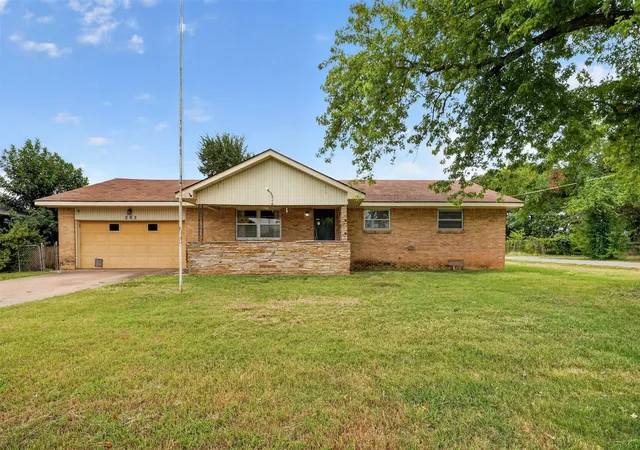 Photo 2 of Single family home for sale at 202 Bradley Pl, Bartlesville, OK 74006 | MLS# 2629462 | Listing updated on 2026-08-31