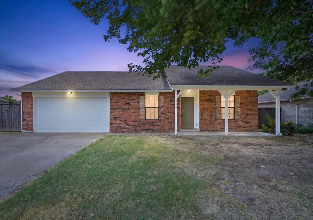 Photo 3 of Sale Pending at 4401 S Maple Ave, Broken Arrow, OK 74011 | MLS# 2629483 | Listing updated on 2026-09-10