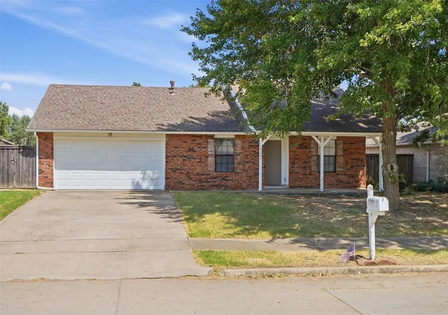 Photo 3 of Sale Pending at 4401 S Maple Ave, Broken Arrow, OK 74011 | MLS# 2629483 | Listing updated on 2026-09-10