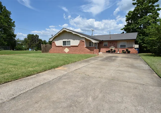 Photo 1 of Single family home for sale at 924 Cherokee St, Seminole, OK 74868 | MLS# 2628333 | Listing updated on 2026-09-14
