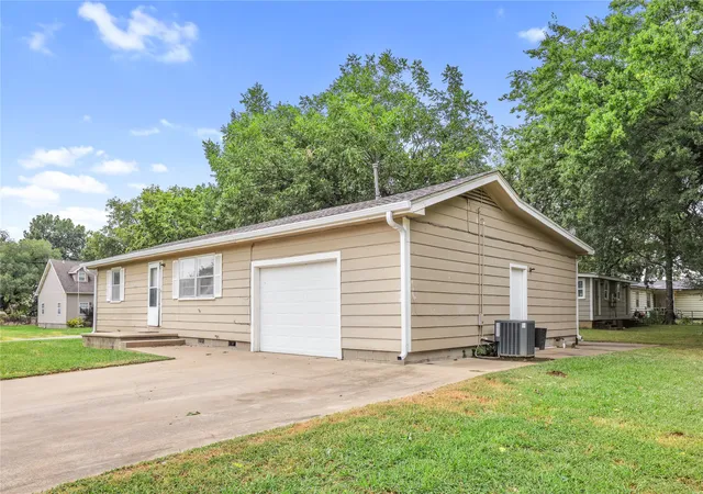 Photo 2 of Sale Pending at 901 Southeast 1st, Pryor, OK 74361 | MLS# 2629552 | Listing updated on 2026-09-03