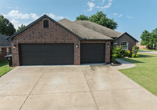 Photo 1 of Single family home for sale at 2517 W Ocala St, Broken Arrow, OK 74011 | MLS# 2629563 | Listing updated on 2026-09-13