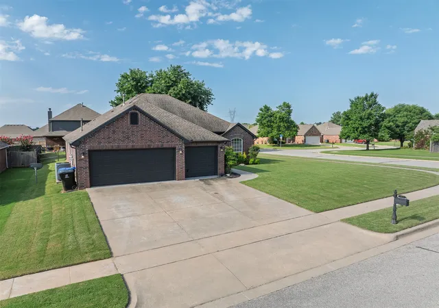 Photo 2 of Single family home for sale at 2517 W Ocala St, Broken Arrow, OK 74011 | MLS# 2629563 | Listing updated on 2026-09-13