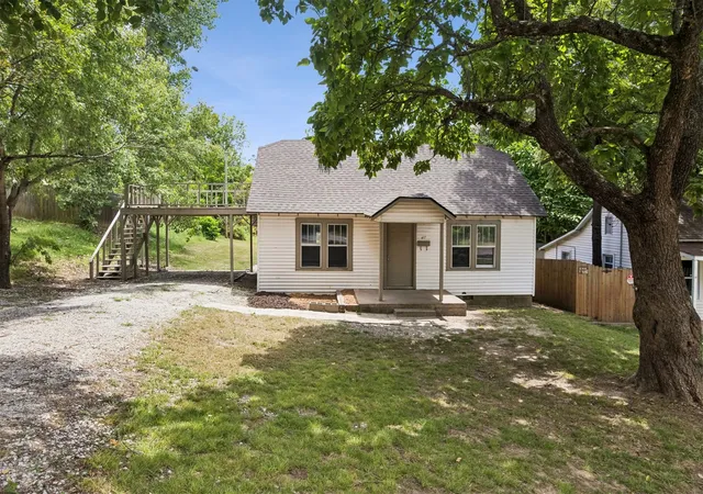Photo 1 of Single family home for sale at 417 E 17th Street, Ada, OK 74820 | MLS# 2629452 | Listing updated on 2026-09-23