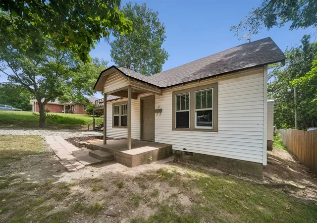 Photo 3 of Single family home for sale at 417 E 17th Street, Ada, OK 74820 | MLS# 2629452 | Listing updated on 2026-09-23