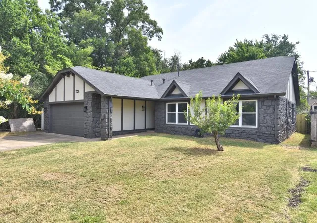 Photo 1 of Single family home for sale at 5211 S 32nd West Pl, Tulsa, OK 74107 | MLS# 2629591 | Listing updated on 2026-09-10
