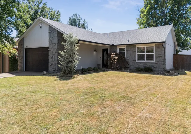 Photo 1 of Sale Pending at 3608 S Sycamore Ave, Broken Arrow, OK 74011 | MLS# 2629585 | Listing updated on 2026-09-04