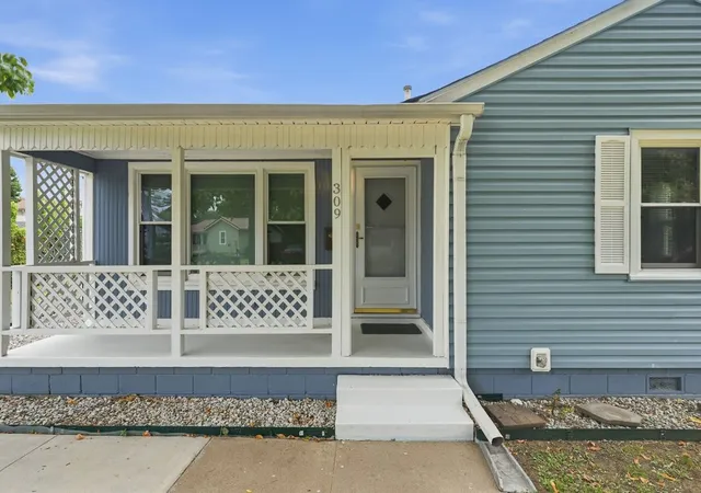 Photo 3 of Sale Pending at 309 N Birch St, Owasso, OK 74055 | MLS# 2629620 | Listing updated on 2026-09-09