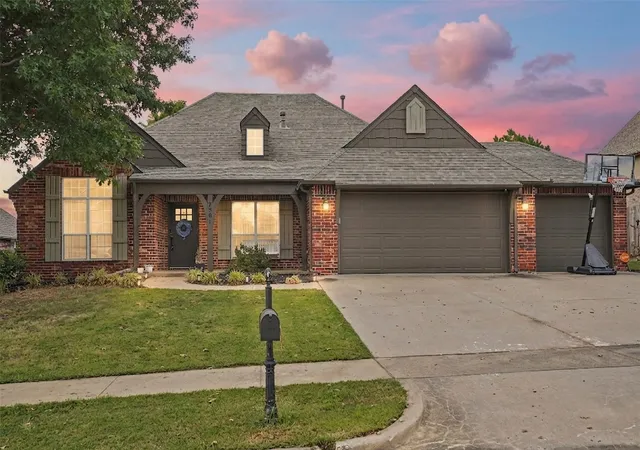 Photo 1 of Single family home for sale at 7501 E Jackson St, Broken Arrow, OK 74014 | MLS# 2629534 | Listing updated on 2026-09-01
