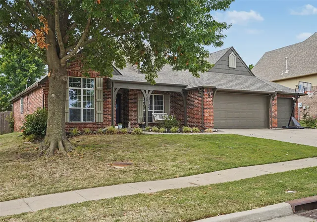 Photo 3 of Single family home for sale at 7501 E Jackson St, Broken Arrow, OK 74014 | MLS# 2629534 | Listing updated on 2026-09-01