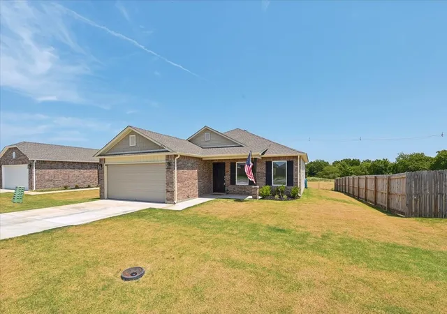 Photo 3 of Single family home for sale at 14223 N 76th Eastavenue, Collinsville, OK 74021 | MLS# 2629811 | Listing updated on 2026-08-31