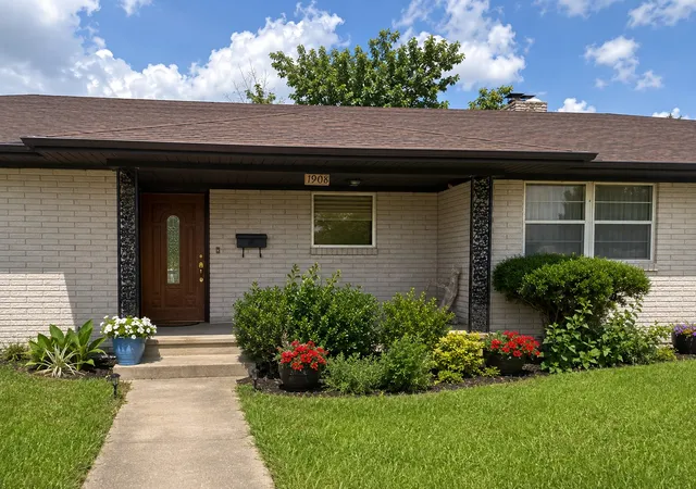 Photo 2 of Single family home for sale at 1908 Lakeview Dr, Sulphur, OK 73086 | MLS# 2629671 | Listing updated on 2026-09-10