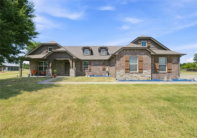 Single family home for sale at 1759 Caddo St, Oologah, OK 74053 | MLS# 2629857