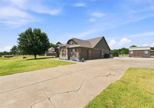 Photo 2 of Single family home for sale at 1759 Caddo St, Oologah, OK 74053 | MLS# 2629857 | Listing updated on 2026-09-09