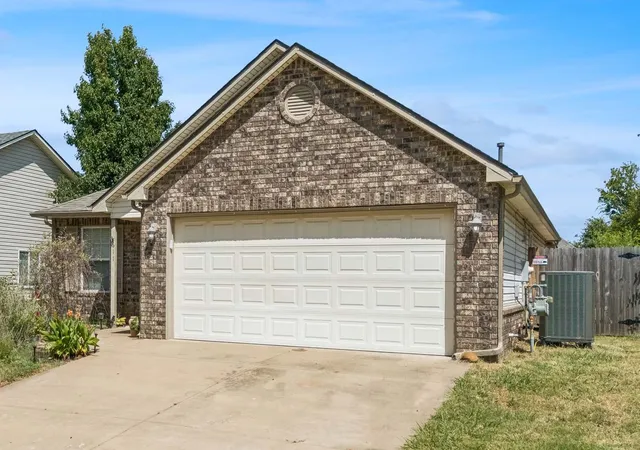 Photo 1 of Sale Pending at 611 N Elizabeth St, Sapulpa, OK 74066 | MLS# 2629774 | Listing updated on 2026-09-08