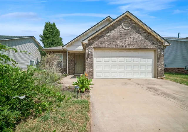Photo 2 of Sale Pending at 611 N Elizabeth St, Sapulpa, OK 74066 | MLS# 2629774 | Listing updated on 2026-09-08