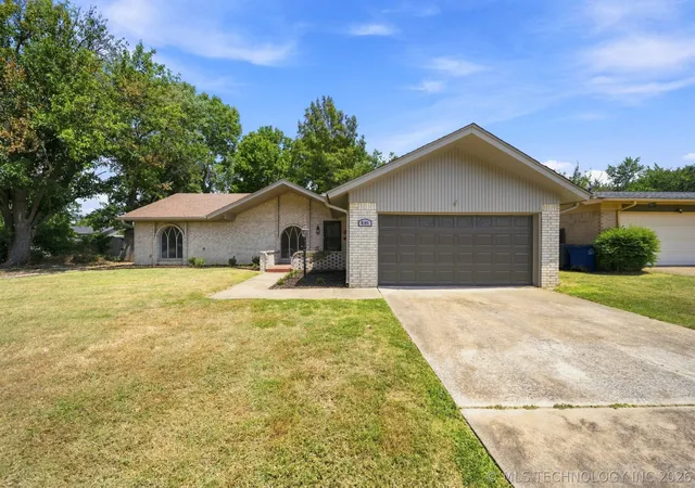 Photo 3 of Single family home for sale at 6105 S Irvington Ave, Tulsa, OK 74136 | MLS# 2626760 | Listing updated on 2026-09-22