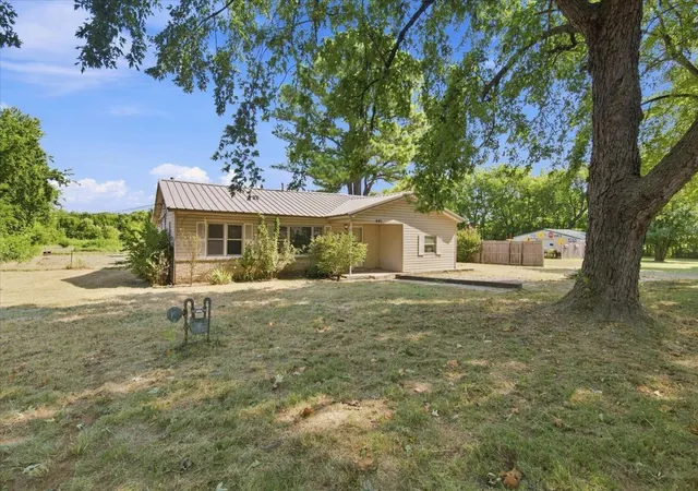 Photo 2 of Single family home for sale at 601 Ne 12th Street, Wagoner, OK 74467 | MLS# 2629865 | Listing updated on 2026-09-14