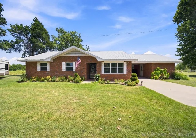 Photo 1 of Single family home for sale at 200 W Cuneo Pl, Okmulgee, OK 74447 | MLS# 2628644 | Listing updated on 2026-08-29