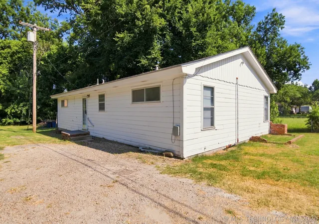 Photo 1 of Single family home for sale at 406 N Cherokee St, Beggs, OK 74421 | MLS# 2629149 | Listing updated on 2026-09-02