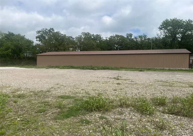 Photo 3 of Single family home for sale at 5325 S 86 Westavenue, Tulsa, OK 74107 | MLS# 2630001 | Listing updated on 2026-09-11