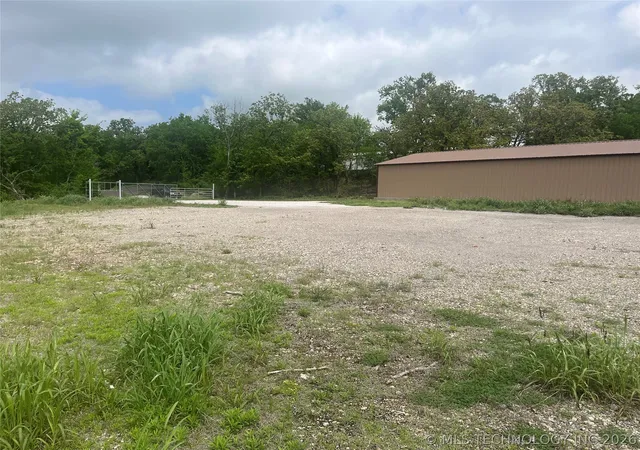 Photo 4 of Single family home for sale at 5325 S 86 Westavenue, Tulsa, OK 74107 | MLS# 2630001 | Listing updated on 2026-09-11