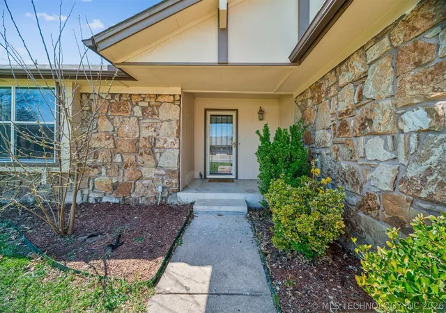 Photo 3 of Single family home for sale at 3866 S 98th Avenue, Tulsa, OK 74146 | MLS# 2629910 | Listing updated on 2026-09-02