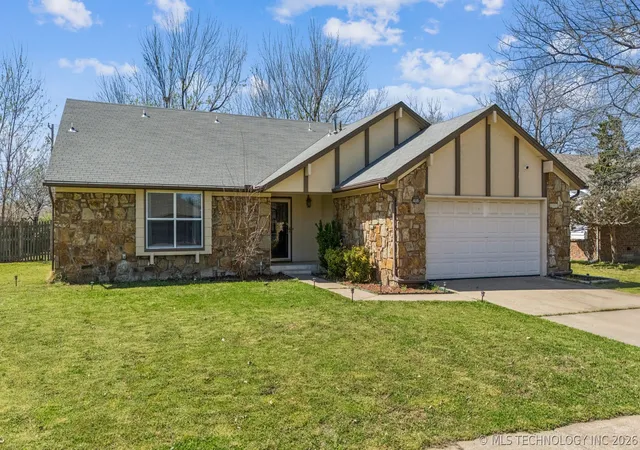 Photo 3 of Single family home for sale at 3866 S 98th Avenue, Tulsa, OK 74146 | MLS# 2629910 | Listing updated on 2026-09-02