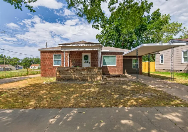 Photo 1 of Sale Pending at 1237 S Maple Ave, Bartlesville, OK 74003 | MLS# 2629902 | Listing updated on 2026-09-11