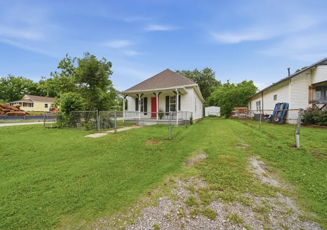 Photo 2 of Sale Pending at 800 N Hodge St, Sapulpa, OK 74066 | MLS# 2630014 | Listing updated on 2026-10-06